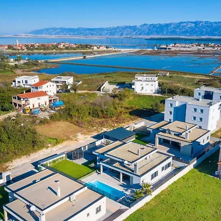 Lorena Dalmacija נין