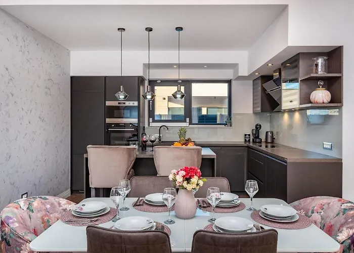 Lorena Dalmacija * 닌