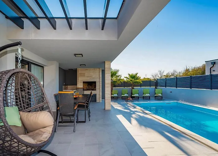 Lorena Dalmacija 닌