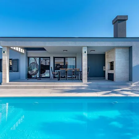 Lorena Dalmacija Holiday home Nin