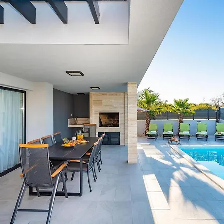 Lorena Dalmacija * Nin