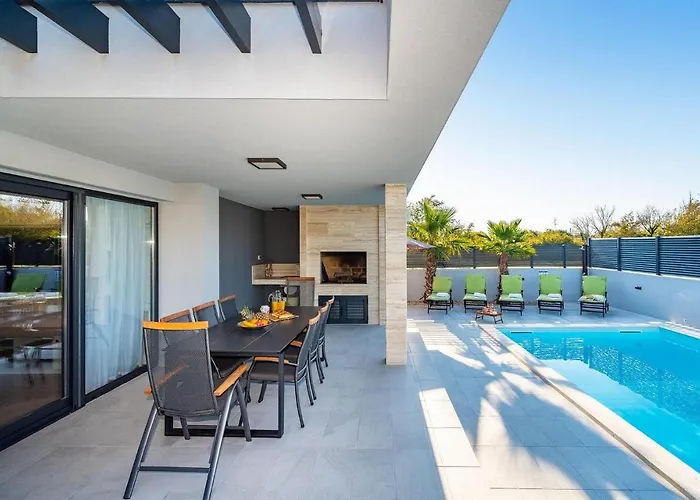 Lorena Dalmacija * Nin